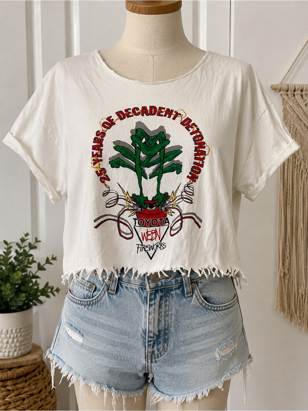 Y2K Toyota WEBN  Fireworks Distressed Crop Graphic Tee Oversized XL